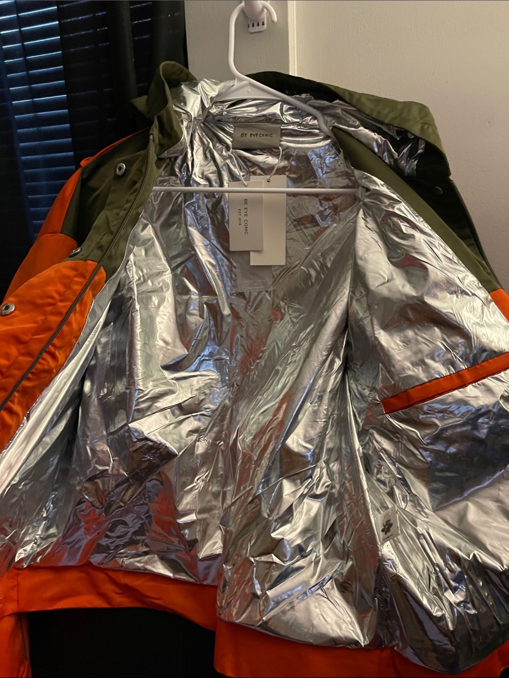 BeEyeConic EyeFly Jacket
Orange & Olive Hooded Jacket Sz XL NWT - Picture 16 of 16